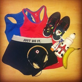 Sweaty Betty bra and waterbottle, H&M sport vest, Nike shorts, Lunarglide+4 and Nike+ sportswatch, ipod shuffle and headphones, gel and trusty banana! RACE READY