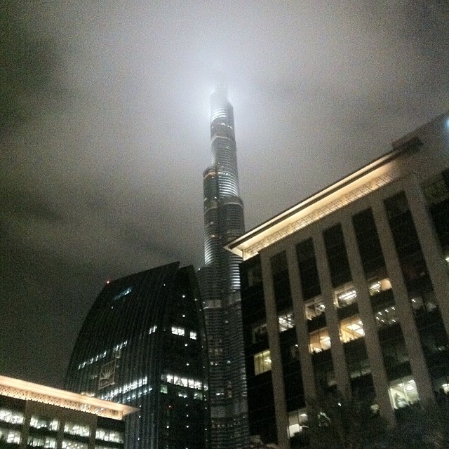 Tonight the tallest building in the world pierced through the clouds! Awesome. #dubai