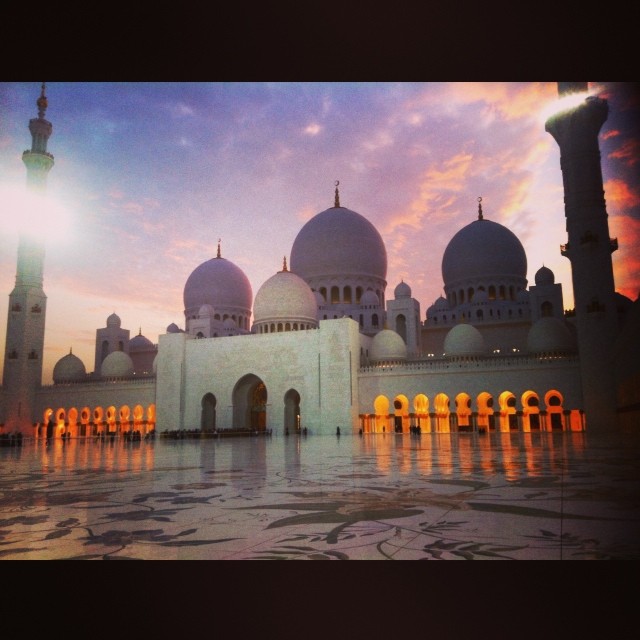 The Sheikh Zayed Grand Mosque in Abu Dhabi is NEXT LEVEL #mosquewatch