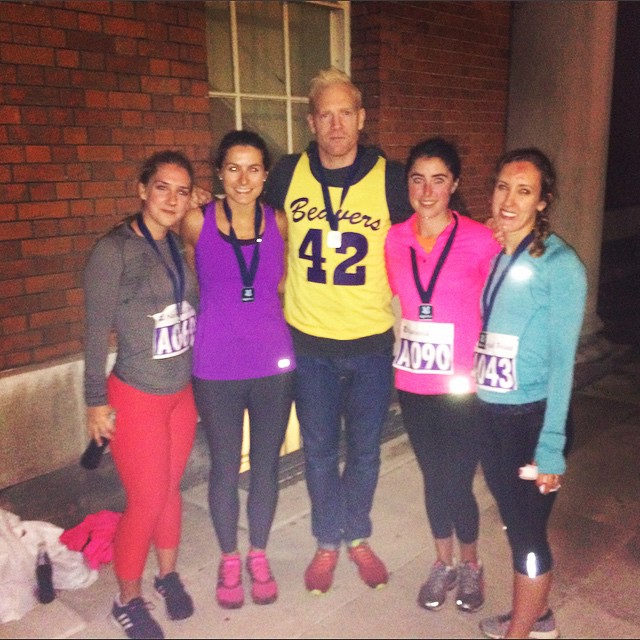 Post night run team photo with Iwan Thomas, who raced the 2k dressed as a werewolf! Thanks for the photo @spogouk 😘 #running