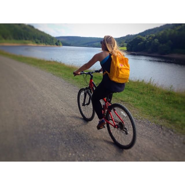 I haven't ridden a bike since summer 2012 (when I fell off said bike and broke my elbow) and so I was a little apprehensive about going cycling this weekend, but I had the best time doing some off-road cycling in the Peak District! I wish I could escape the city and do this more often. 📷 @dayvehillman