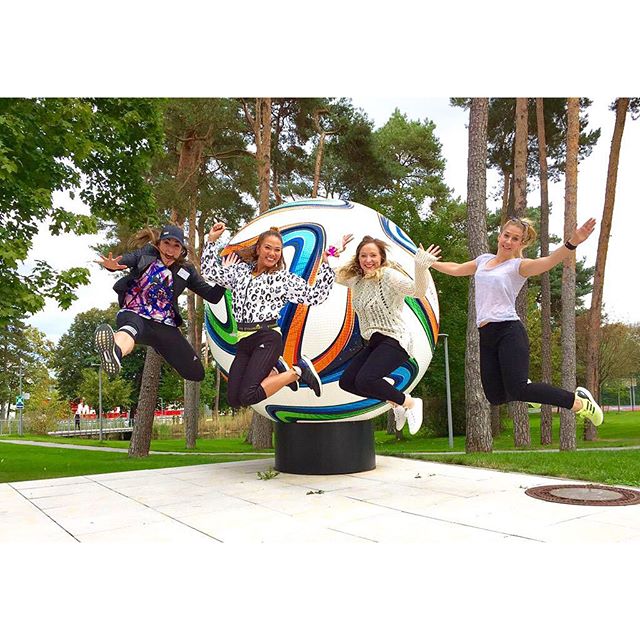 Even though I didn't get to run today I still had the best weekend spending time with these awesome ladies and learning all this @adidas! Will carry those awesome memories with me when I return to Berlin next year to do that amazing race justice. #findyourmore #pooradam #freewifiahead #nature
